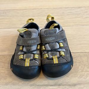 Keen toddler - old version of the Chandler great used condition